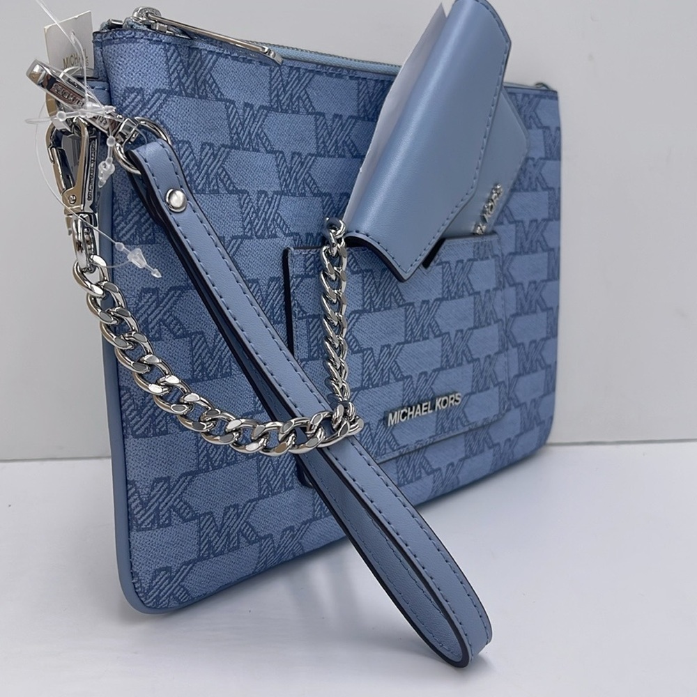 Michae Kors Jet Set Item Large Logo 2-in-1 Central Zip Wristlet
Pale Blue 
NWT - Picture 3 of 16